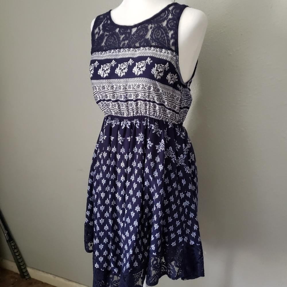 Entro blue / white floral lace edged trend… - Picture 3 of 7